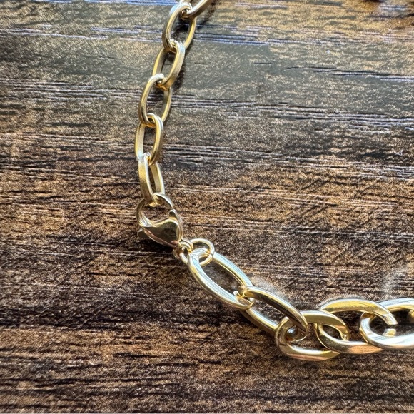 Elegant 18 Kt Gold Plated Chain Bracelet with Disc Accent - Picture 3 of 8
